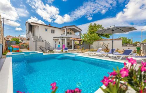 Two-bedroom Apartment In Vodnjan