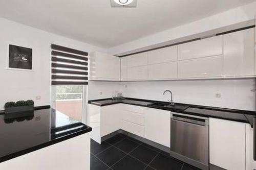 Stylish And Modern Sea View Apartment Giulia