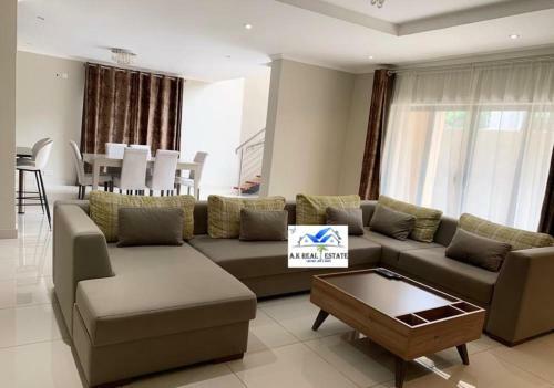 Exclusive Apartment In Handsworth - 4 Bedrooms