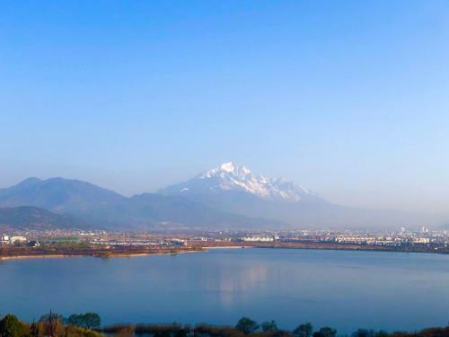 Hotel Mountain And Lake Villa Resorts Lijiang