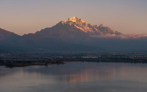 Hotel Mountain And Lake Villa Resorts Lijiang
