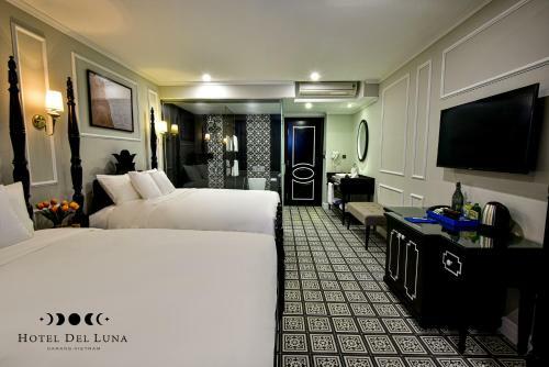 Hotel Del Luna