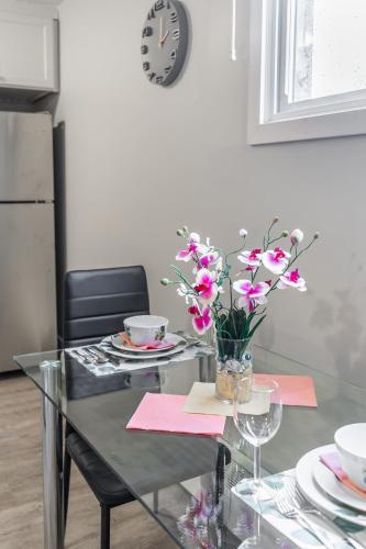 Upscale 1br - Boutique Apartment - Prime Location!