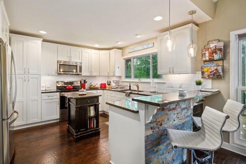 Avalon Landing - Lake Access - New!