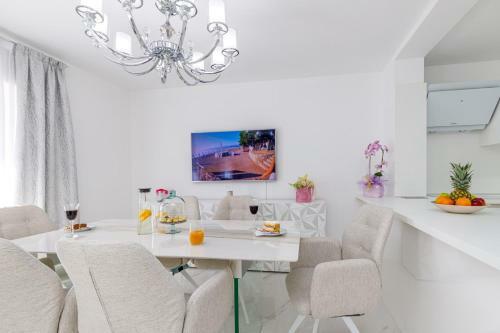 Deluxe Apartment In Casa Aurelia