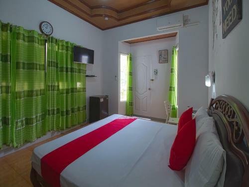 Hotel Vaccinated Staff - Oyo 771 Darius' Residences