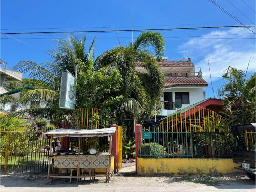 Hotel Oyo 796 Southpoint Hostel And Restobar
