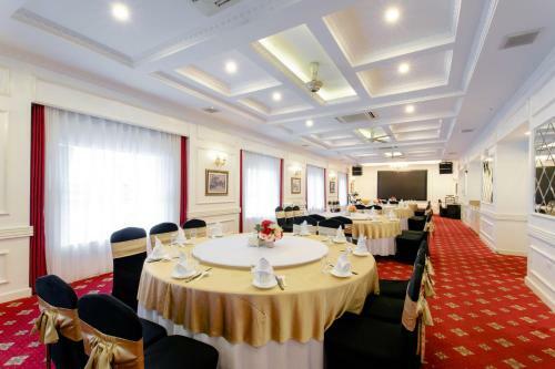 White Palace Thai Binh Hotel