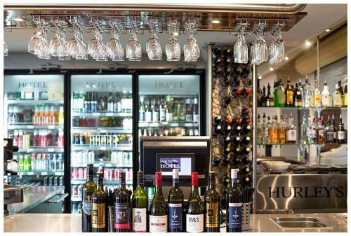 Hotel Hurley's Bar & Bistro