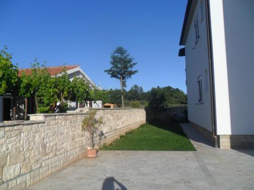 Studio Apartment In Medulin With Terrace, Air Conditioning, Washing Machine (213-4)