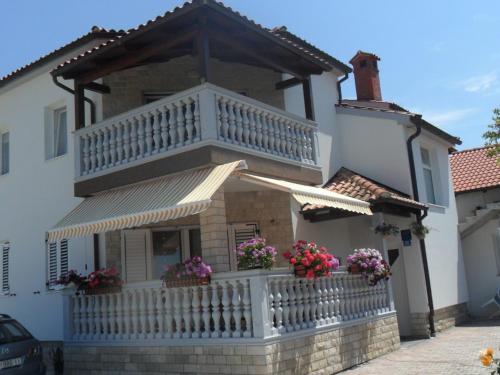 Studio Apartment In Medulin With Terrace, Air Conditioning, Washing Machine (213-4)