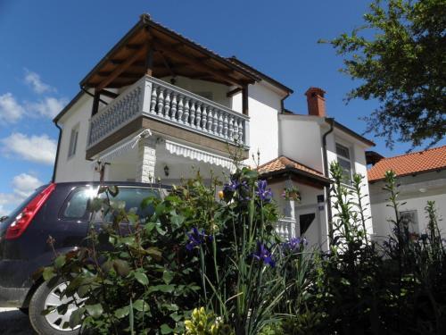 Studio Apartment In Medulin With Terrace, Air Conditioning, Washing Machine (213-4)