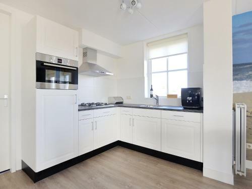 Holiday Home De Witte Raaf-1