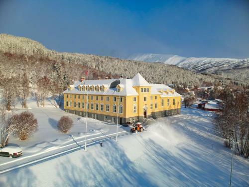 Hostal Solhov, Castle Of The Lyngen Alps