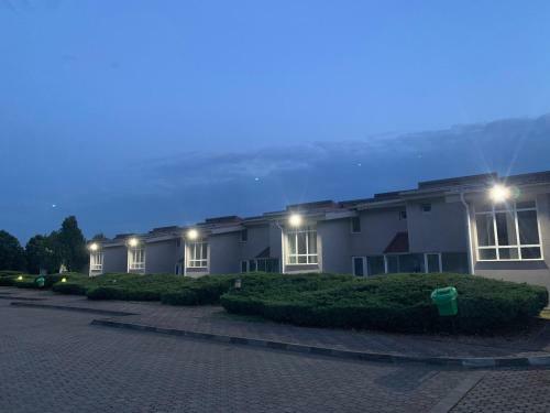 Riviera By Queens Hotel And Resort