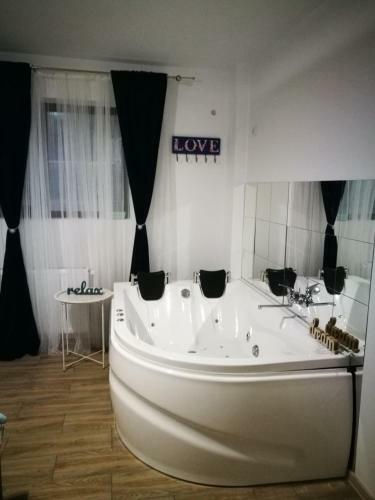 Apartamento Ia?i Jacuzzi Residence F