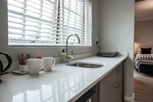 Hostal Royal Albert Suites