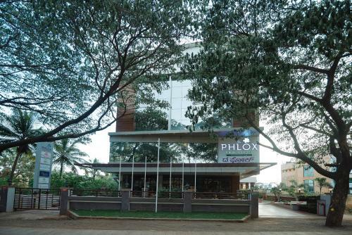 Phlox Hotel Hubli