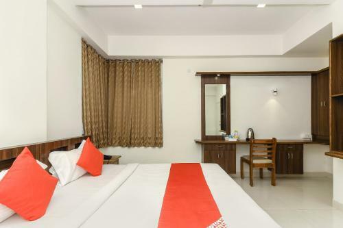 Capital O Hyd756 Hotel Green Leaf