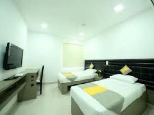 Hostal Cosy Room With Private Bath And Work Desk