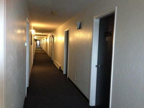 Plains Motor Inn