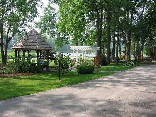 Hotel Forest Motel & Woodland Retreat