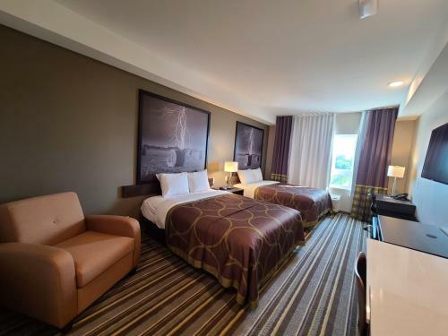 Hotel Super 8 By Wyndham Thompson