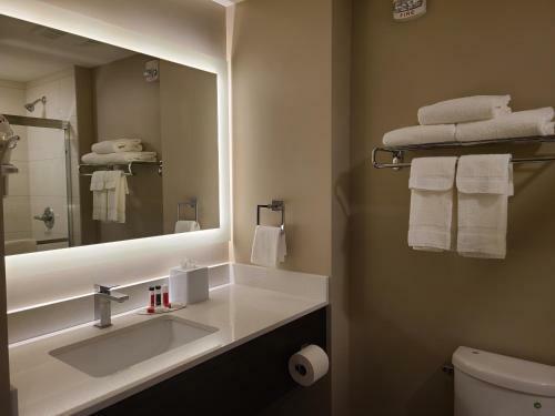 Hotel Super 8 By Wyndham Thompson