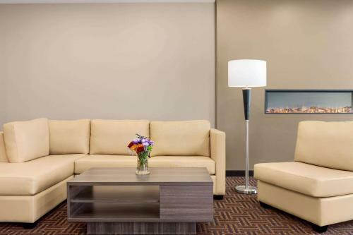 Hotel Super 8 By Wyndham Thompson