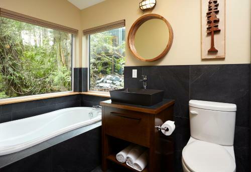 Middle Beach Lodge