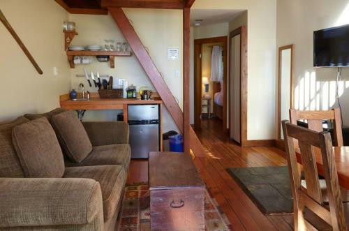 Middle Beach Lodge