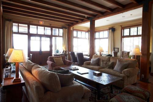 Middle Beach Lodge