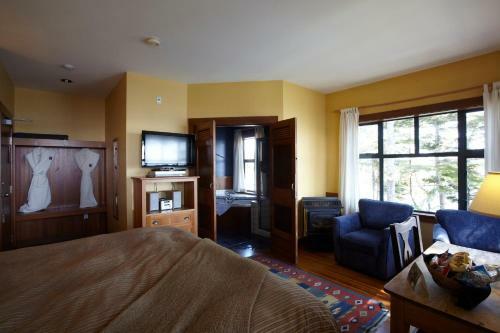 Middle Beach Lodge