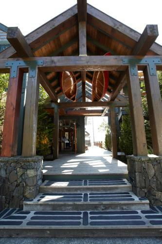 Middle Beach Lodge