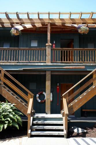 Middle Beach Lodge