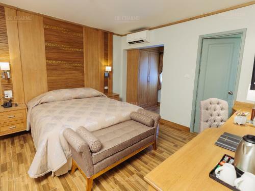 Decharme Hotel-sha Plus