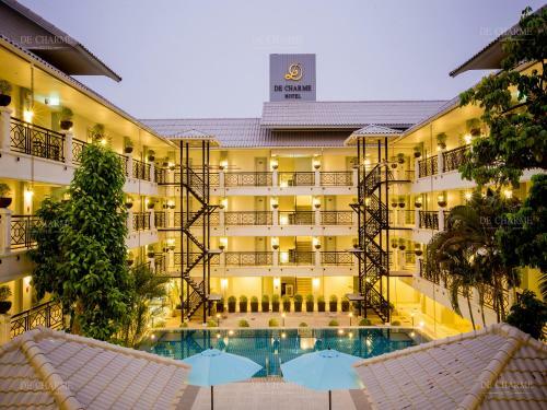 Decharme Hotel-sha Plus