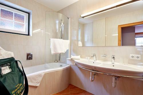 Wohlf�hl Hotel Robert - Ihr Bed & Breakfast In Mayrhofen