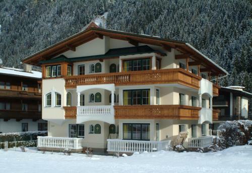 Wohlf�hl Hotel Robert - Ihr Bed & Breakfast In Mayrhofen