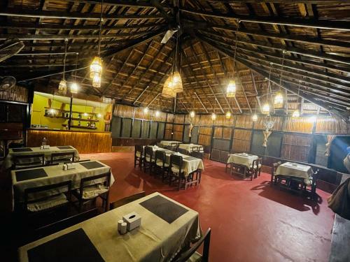 Hotel Tharu Garden