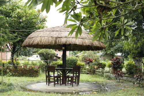 Hotel Tharu Garden