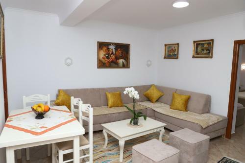 Downtown Apartment 2