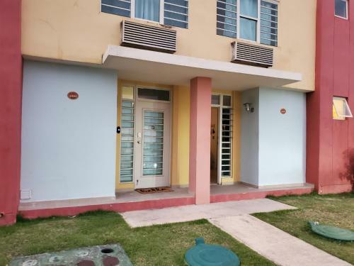 Apartamento New Beach Vacation Home