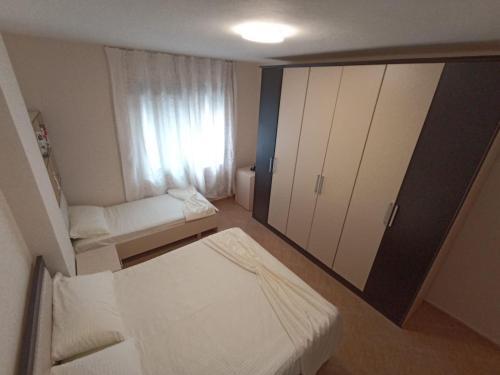 Serene Apartment Next To The Beach.