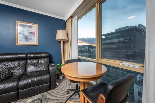 Absolute Inner-city Luxury / Canberra City
