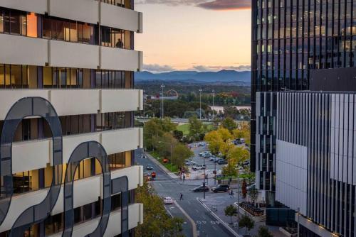 Absolute Inner-city Luxury / Canberra City