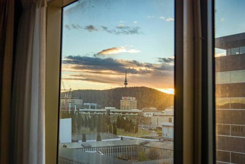 Absolute Inner-city Luxury / Canberra City