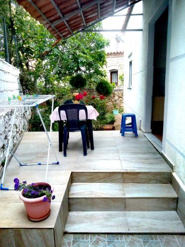 Hostal Tilis Guesthouse
