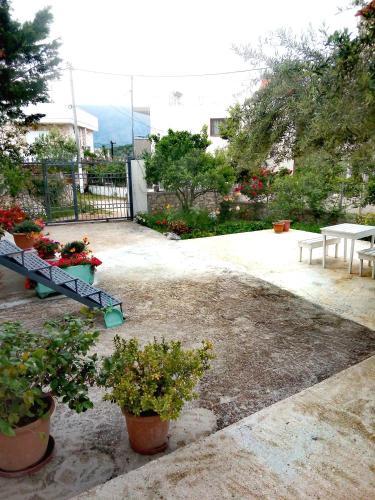 Hostal Tilis Guesthouse