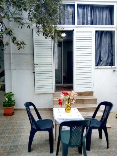 Hostal Tilis Guesthouse